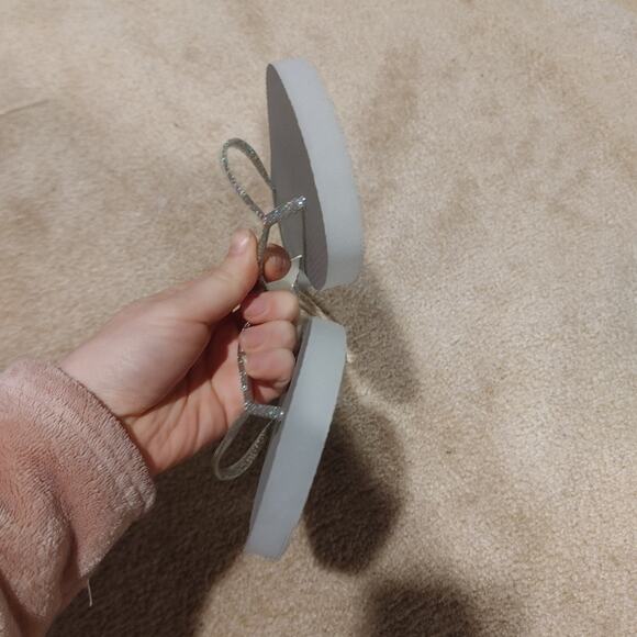 Old Navy size 8 NWOT Grey Gray Flip Flops Sparkle Summertime Cute Wedding - Picture 2 of 5